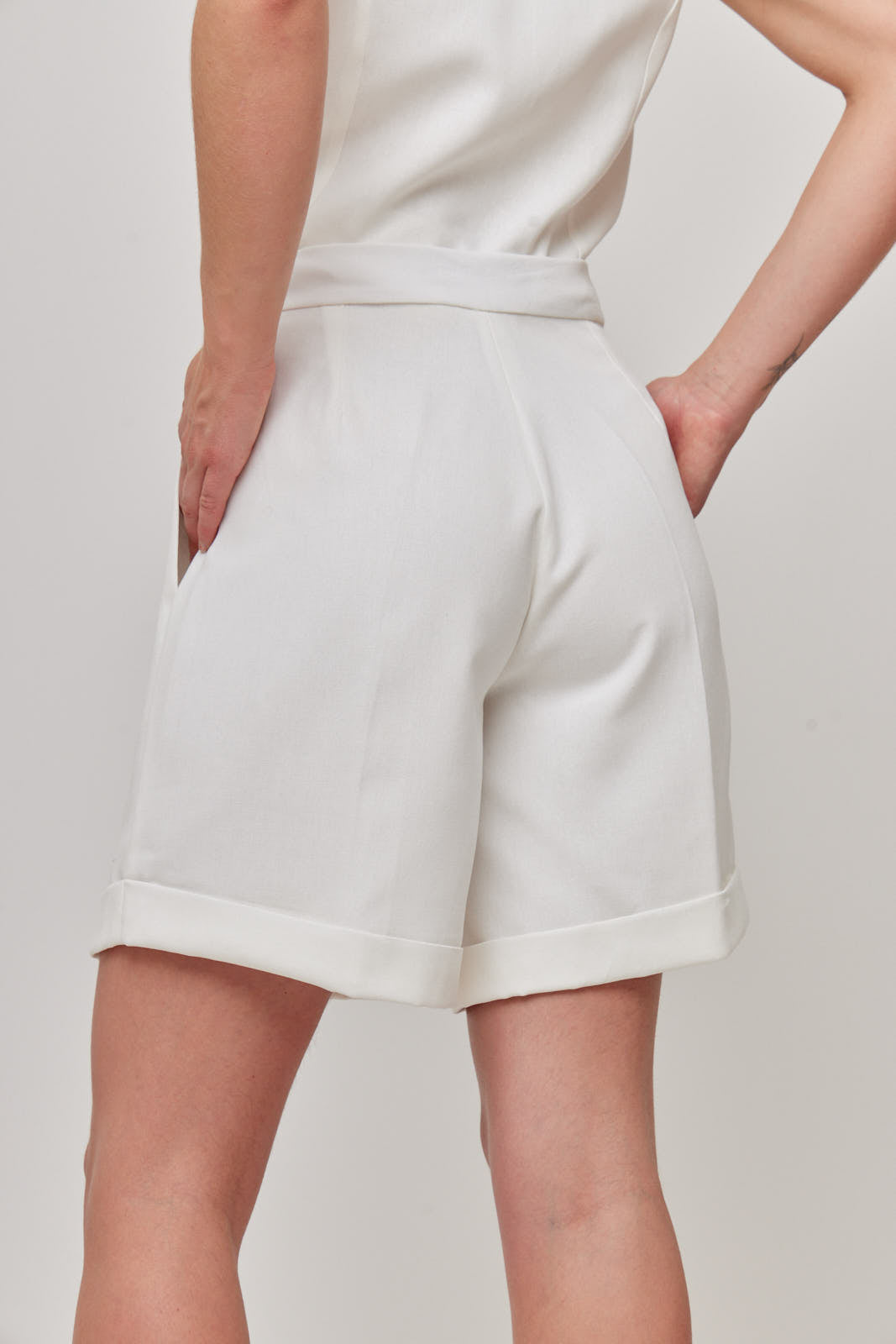 SHORT BLANCO FORMAL PARA MUJER BECKMAN