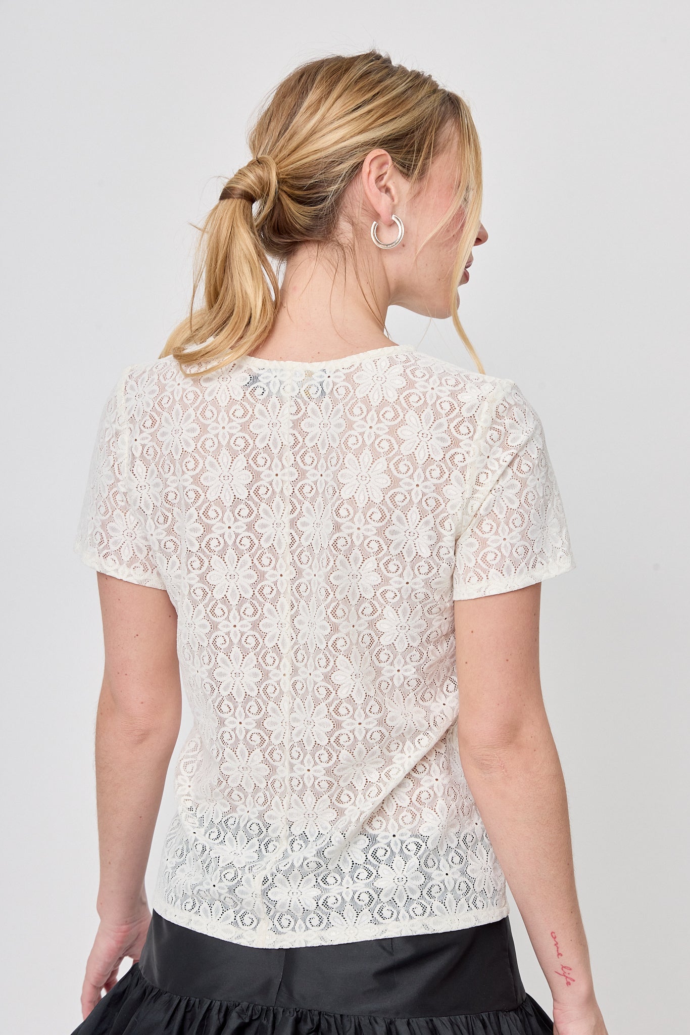 BLUSA BLANCA DE ENCAJE MANGA CORTA VIANA
