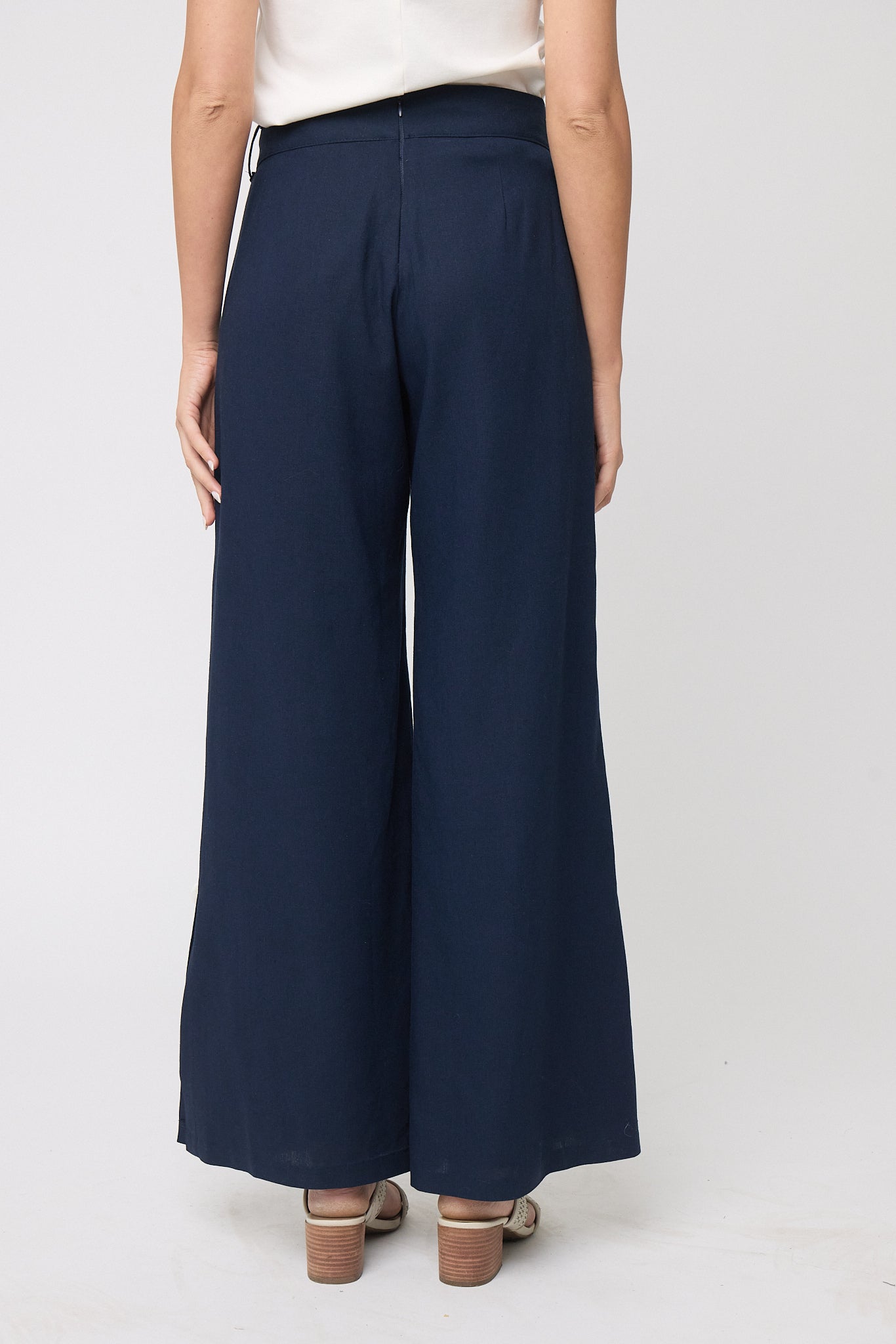 PANTALÓN DE MUJER DE LINO CON PIERNA RECTA CORTE RELAJADO LARGO REGULAR