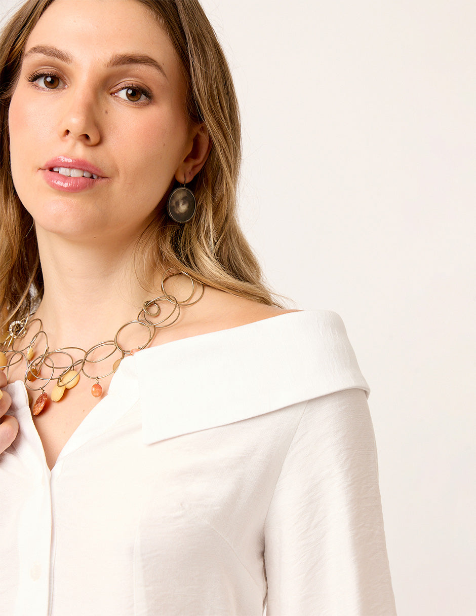 BLUSA CAMISERA CON ESCOTE BARDOT Y BOTONES MANGA LARGA SORBONA