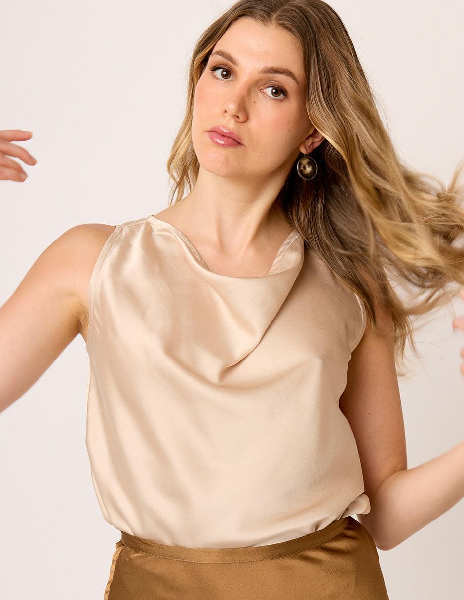 BLUSA SATINADA SIN MANGAS CON CUELLO COLUMPIO GARNIER