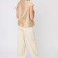 BLUSA CASUAL COLOR BEIGE ESPALDA.