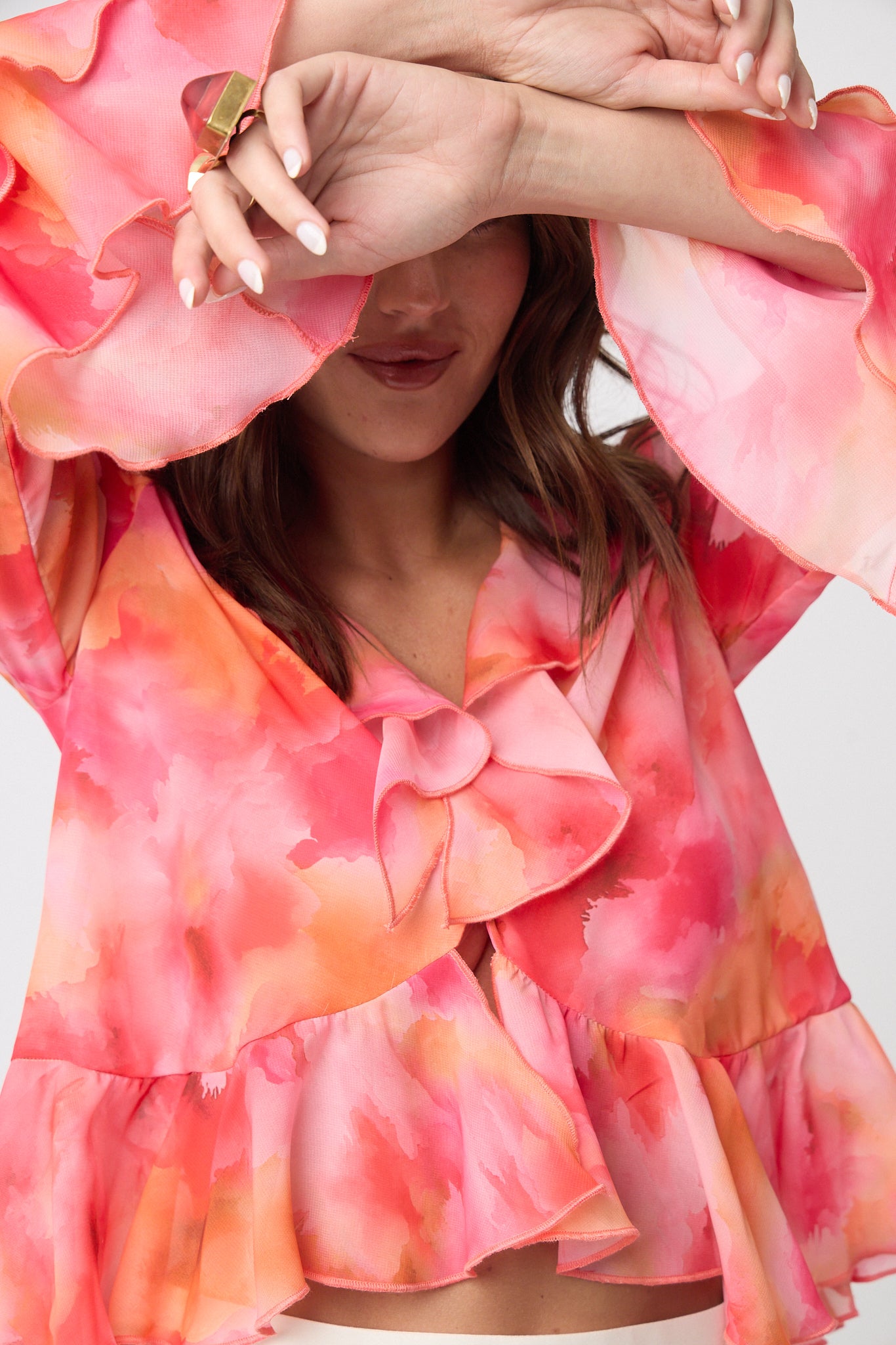 BLUSA ESTAMPADA DE GASA LIGERA DE VERANO CON OLANES Y MANGA LARGA