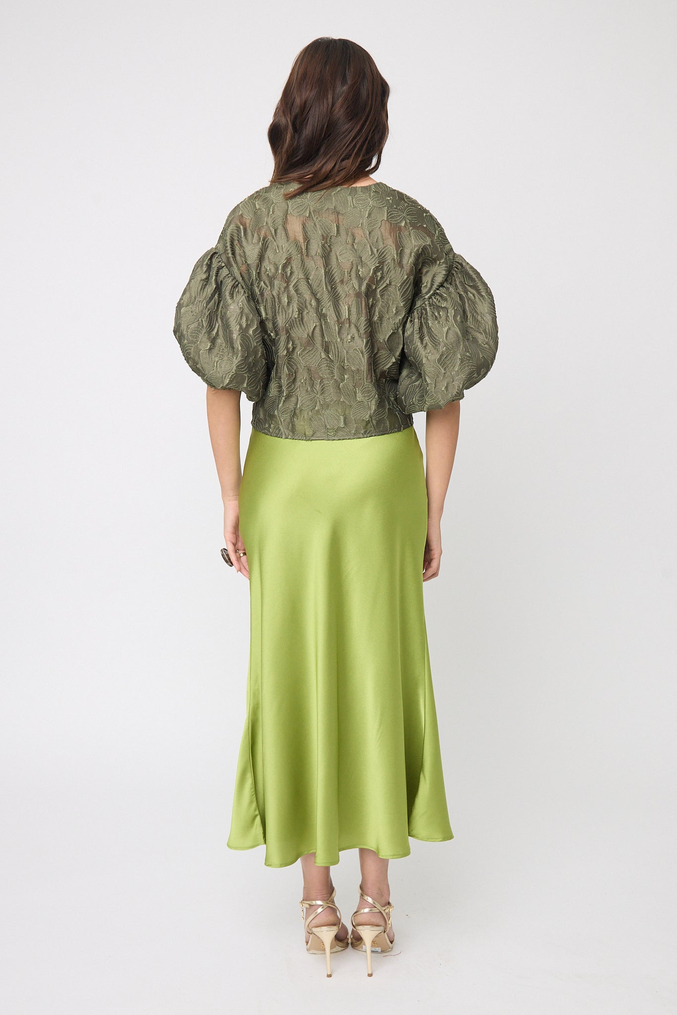 ESPALDA DE BLUSA FORMAL CORTA