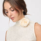 BLUSA CON FLOR Y ENCAJE