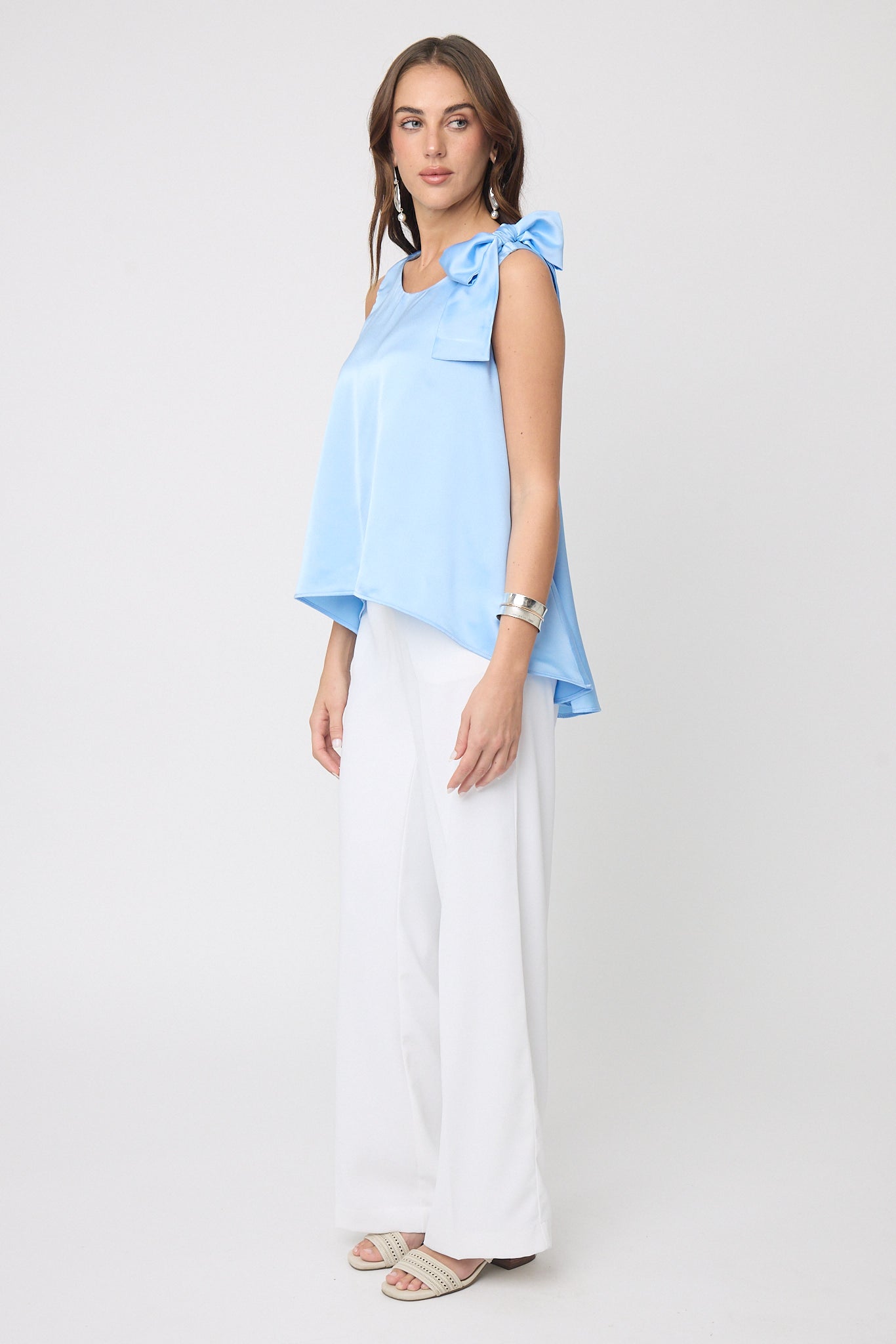 BLUSA SATINADA SEMICIRCULAR