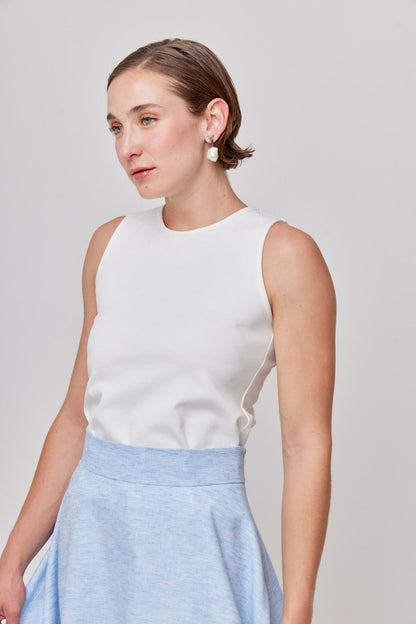 BLUSA BLANCA BÁSICA SIN MANGAS