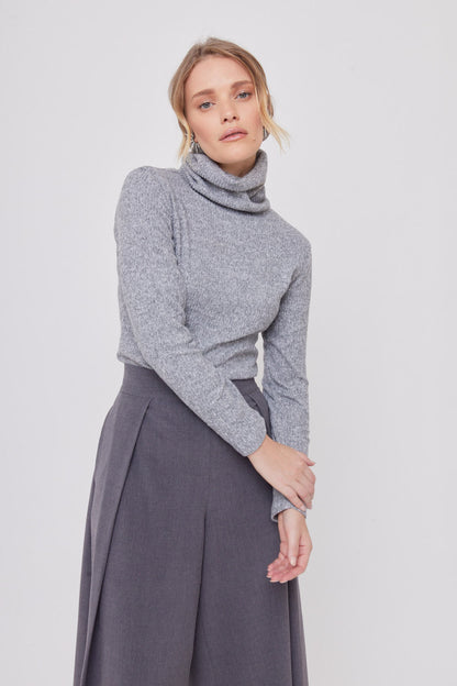 SUETER GRIS CUELLO ALTO