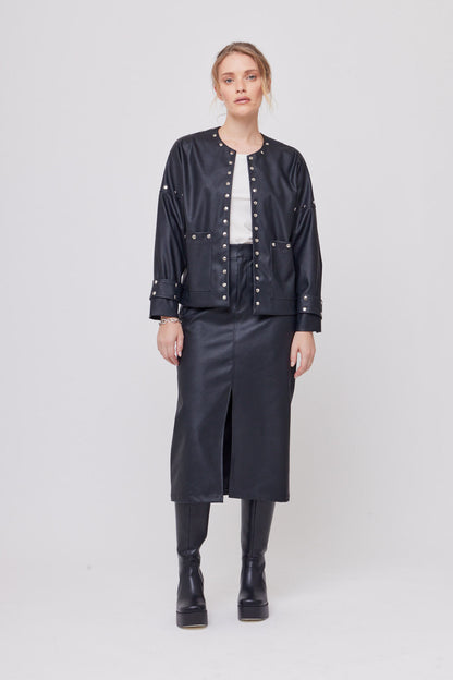CHAQUETA NEGRA DE VINIPIEL CASUAL PARA MUJER MARÉ