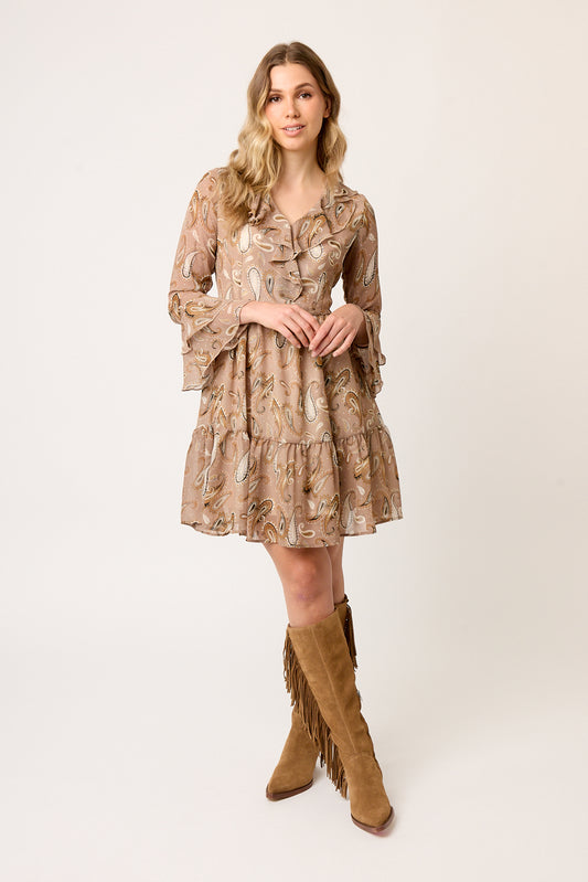 VESTIDO DE GASA ESTAMPADA CORTO EN TONOS BEIGE CON OLANES MANGA LARGA Y CUELLO V MONTMARTRE