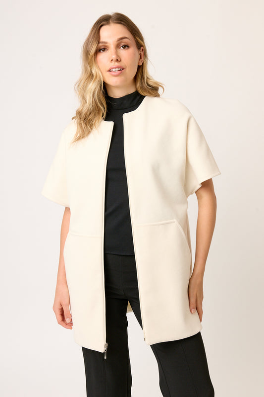 ABRIGO SEMI LARGO MINIMALISTA DE PAÑO COLOR IVORY CON BOLSILLOS TIPO CANGURO RIVOLI