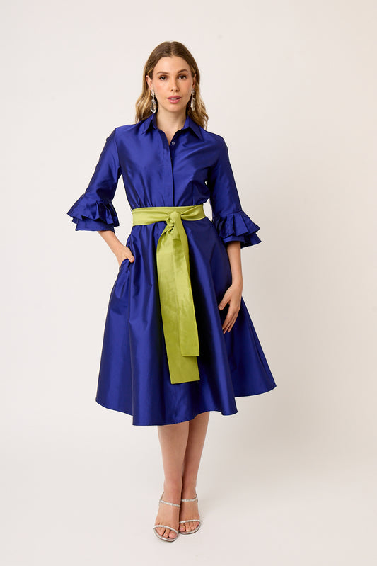 VESTIDO FORMAL CAMISERO DE TAFETA AZUL REY  LARGO MIDI CON OLANES EN PUÑO Y CINTURÓN VINCENNES