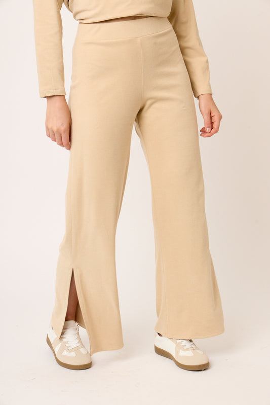 PANTALÓN CASUAL CON RESORTE EN PRETINA Y ABERTURAS LATERALES CHAMP MARS
