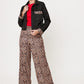 CHAQUETA NEGRA CON DETALLES ANIMAL PRINT CASUAL PARA MUJER COMTE