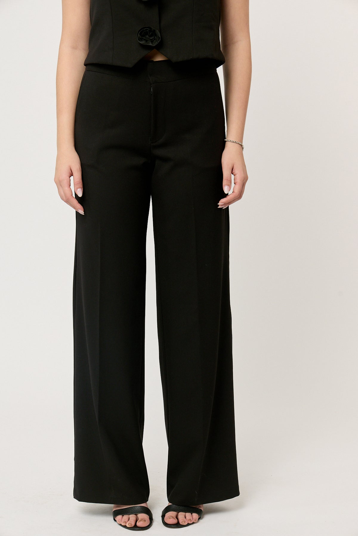 PANTALÓN DE MUJER NEGRO RECTO