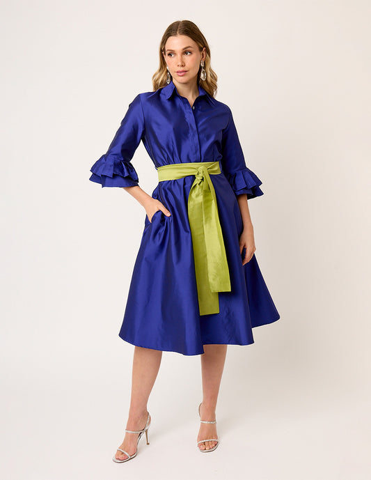 VESTIDO FORMAL CAMISERO DE TAFETA AZUL REY  LARGO MIDI CON OLANES EN PUÑO Y CINTURÓN VINCENNES