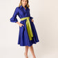 VESTIDO FORMAL CAMISERO DE TAFETA AZUL REY  LARGO MIDI CON OLANES EN PUÑO Y CINTURÓN VINCENNES