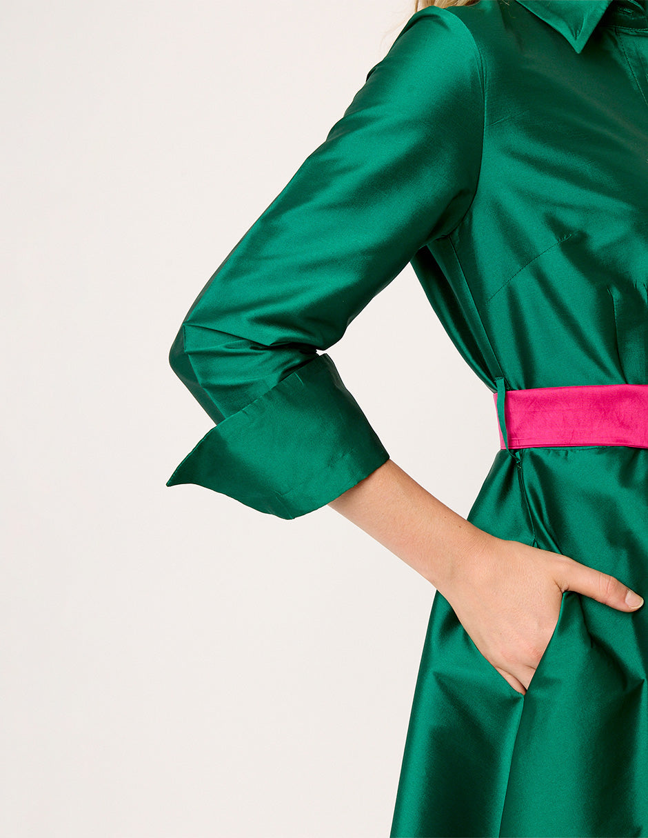 VESTIDO FORMAL CAMISERO VERDE DE TAFETA LARGO MIDI  MANGA 3/4 CON PUÑO VERT