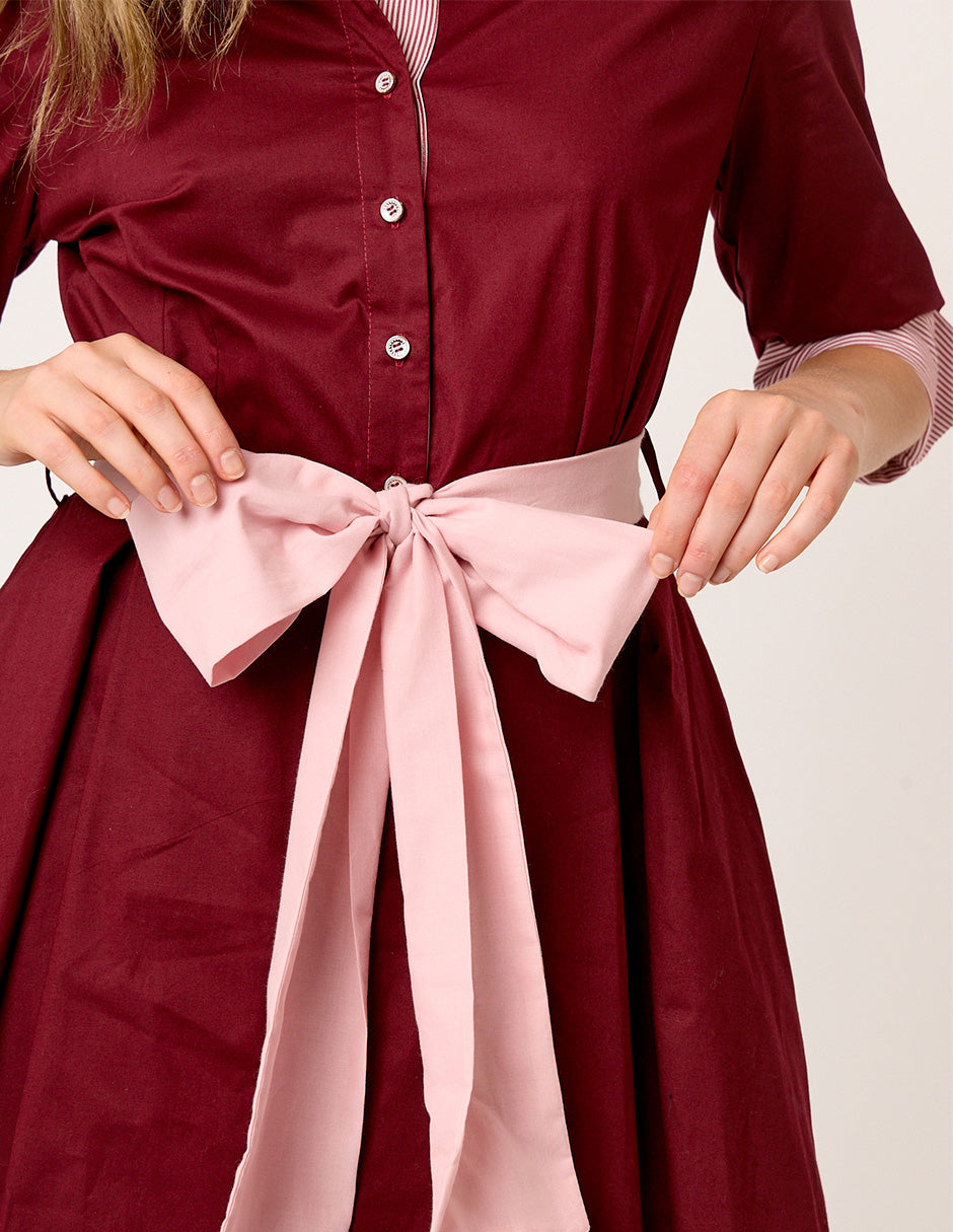 VESTIDO CASUAL CAMISERO DE ALGODÓN CON FALDA TABLEADA Y CINTURÓN  A CONTRASTE SORBONA