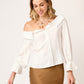 BLUSA CAMISERA IVORY CON ESCOTE BARDOT  Y BOTONES MANGA LARGA SORBONA