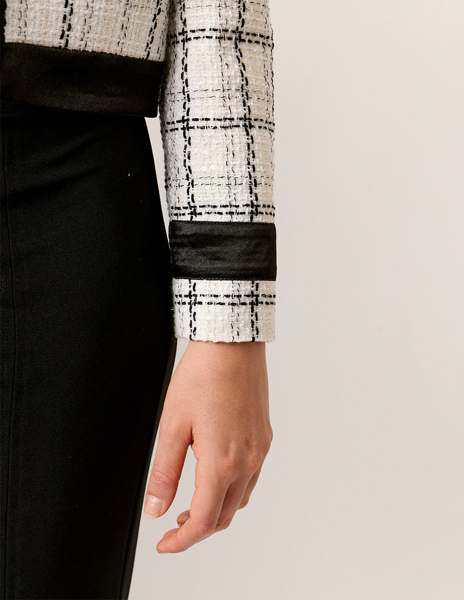 QUETA FORMAL DE TWEED BLANCO Y NEGRO CON DETALLES EN SATÍN MANGA LARGA MONTIJO
