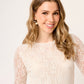 BLUSA DE ENCAJE DE MANGA LARGA Y CUELLO REDONDO EUGENIA COLOR IVORY