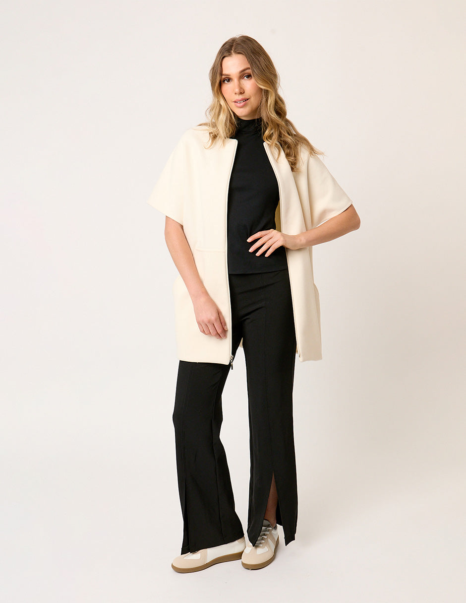 ABRIGO SEMI LARGO MINIMALISTA DE PAÑO COLOR IVORY CON BOLSILLOS TIPO CANGURO RIVOLI