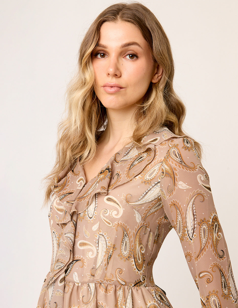 VESTIDO DE GASA ESTAMPADA CORTO EN TONOS BEIGE CON OLANES MANGA LARGA Y CUELLO V MONTMARTRE