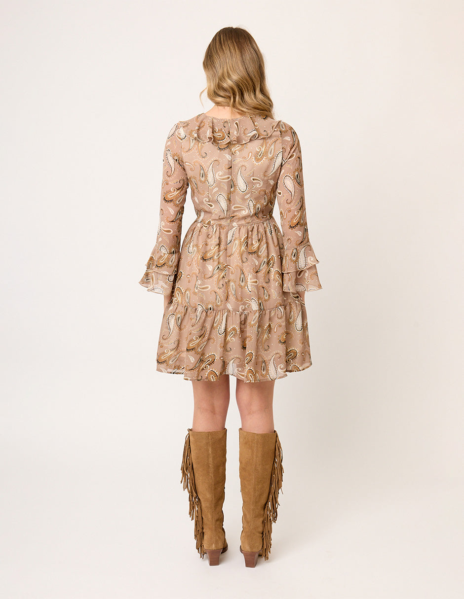 VESTIDO DE GASA ESTAMPADA CORTO EN TONOS BEIGE CON OLANES MANGA LARGA Y CUELLO V MONTMARTRE VISTA ESPALDA