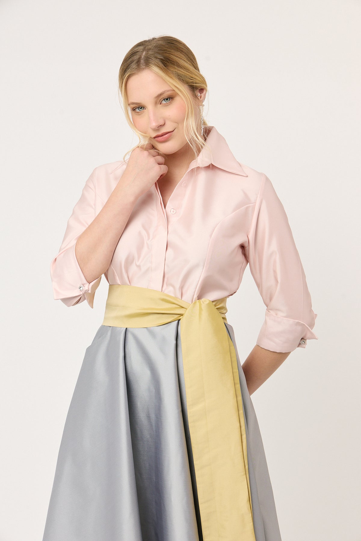 VESTIDO CAMISERO CON MANGA TRES CUARTOS Y CINTURÓN ANCHO