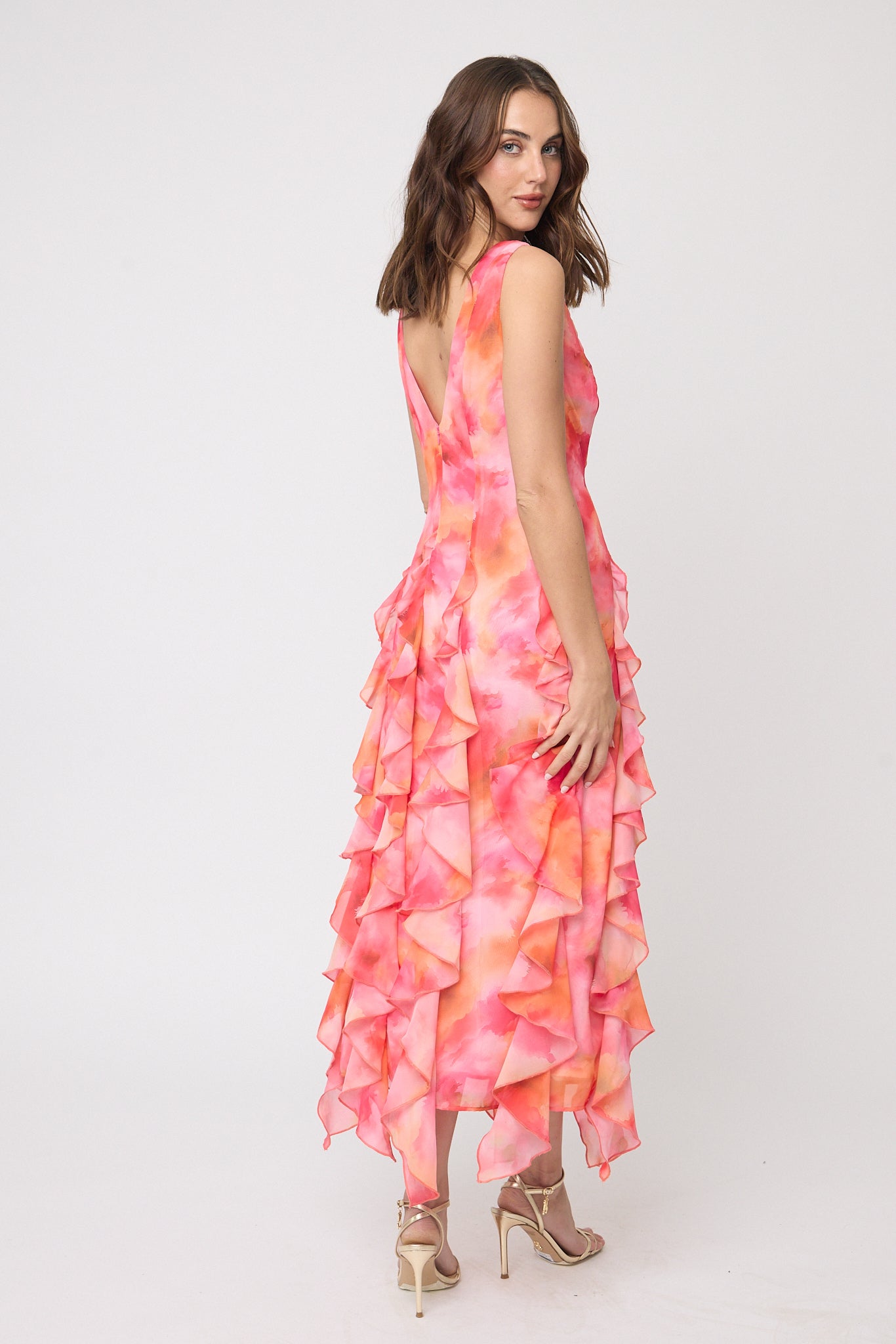 VESTIDO ELEGANTE CON OLANES Y ESCOTE V EN ESPALDA Y TALLE FRONTAL