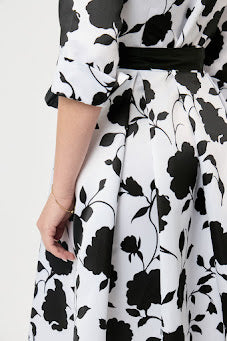 VESTIDO FIESTA FORMAL FALDA AMPLIA CON TABLONES Y BOLSILLOS LARGO MIDI